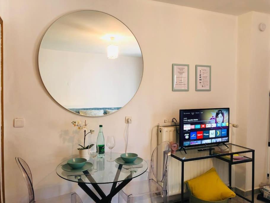 Cosy Studio Design With Modern Bathroom Vaureal Bagian luar foto