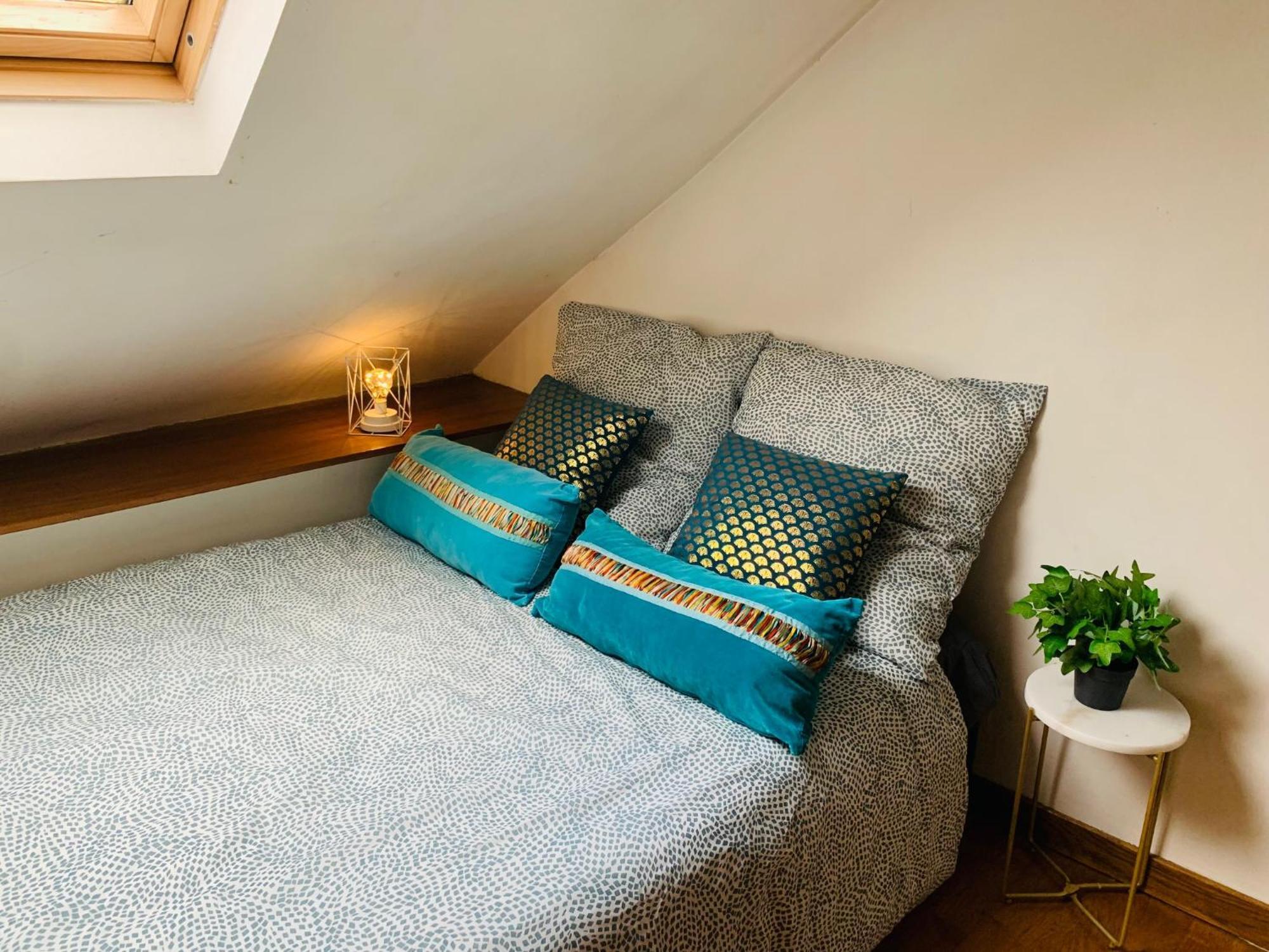 Cosy Studio Design With Modern Bathroom Vaureal Bagian luar foto