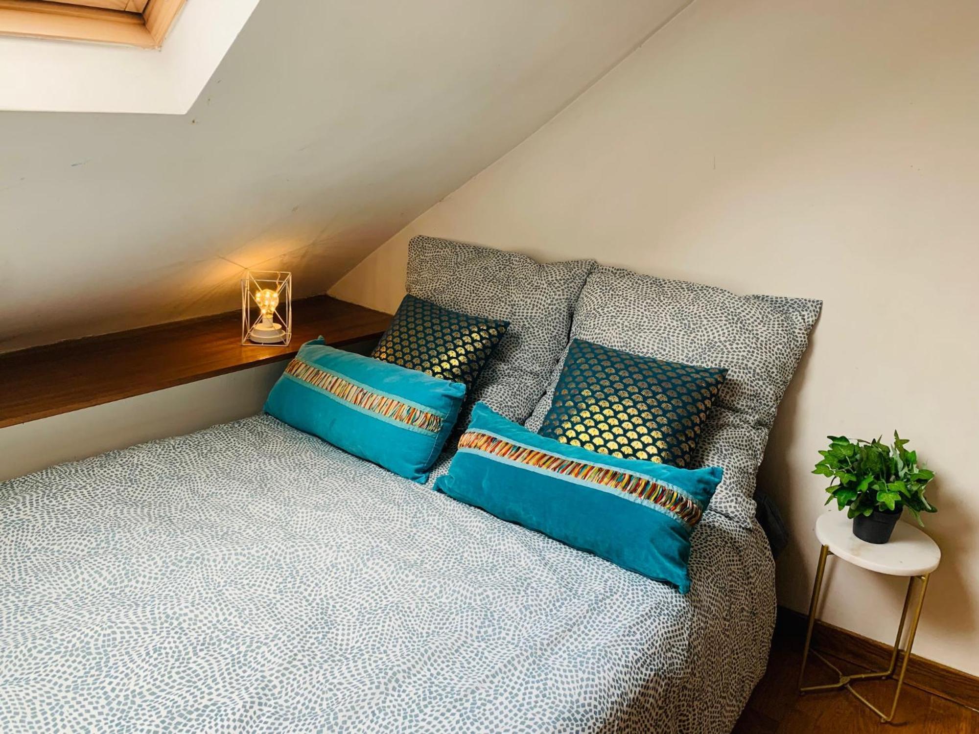 Cosy Studio Design With Modern Bathroom Vaureal Bagian luar foto