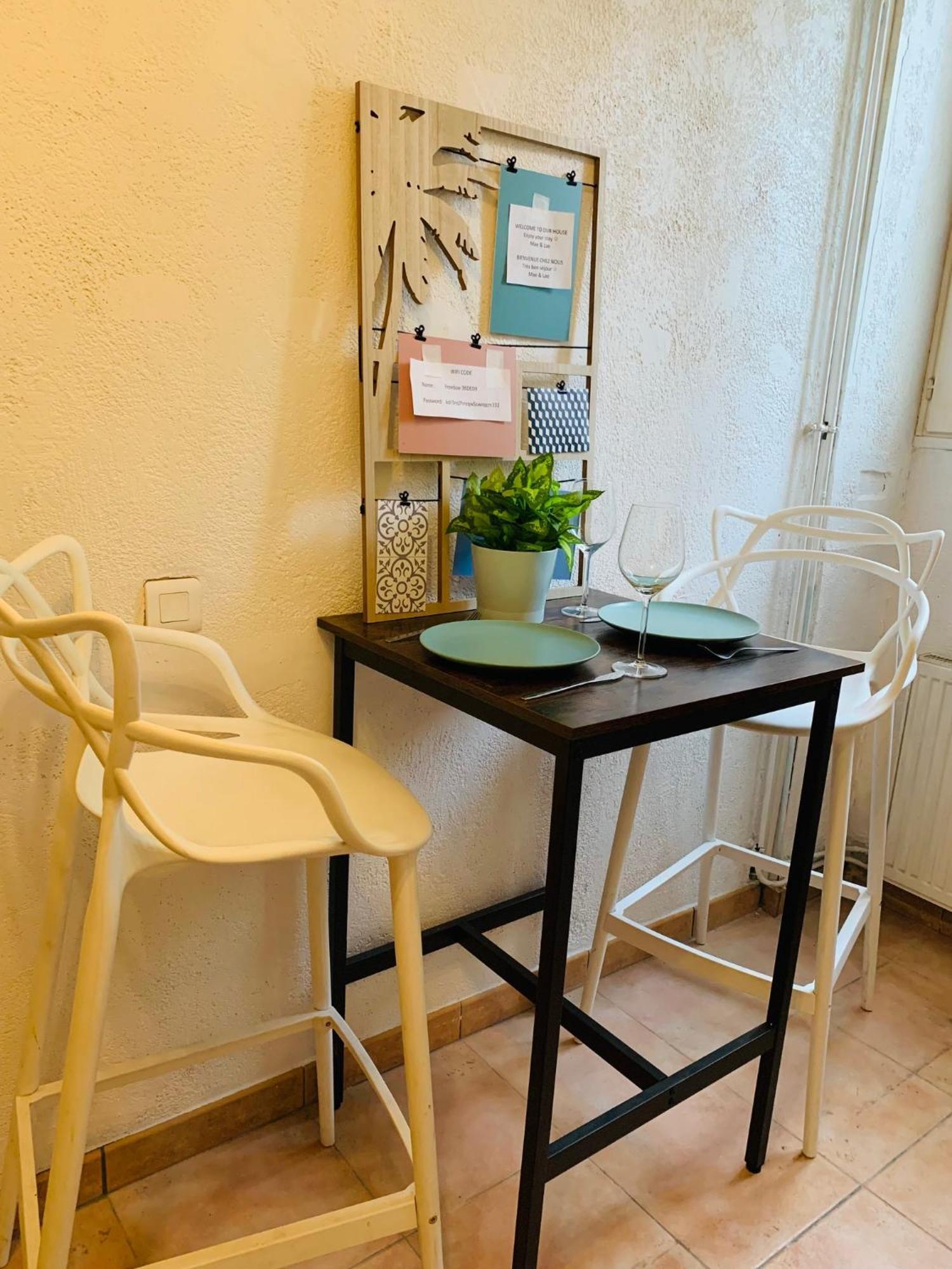 Cosy Studio Design With Modern Bathroom Vaureal Bagian luar foto